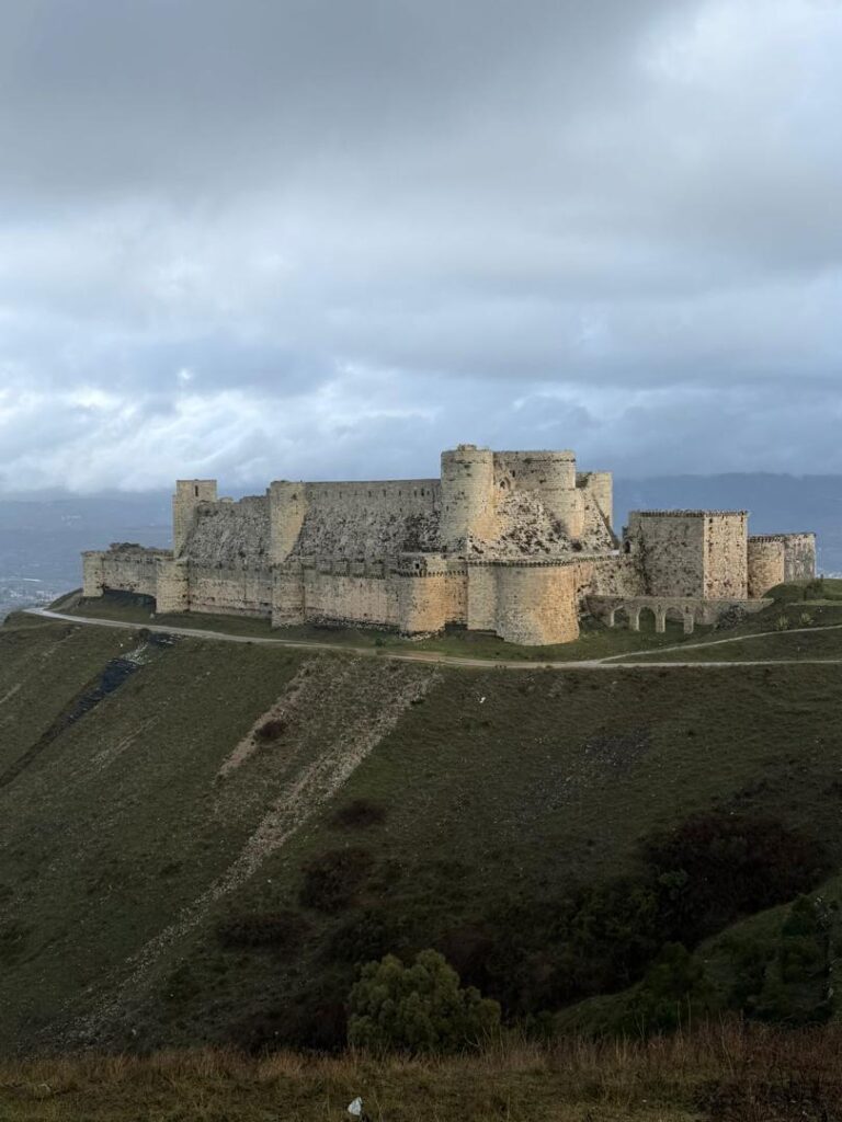 Le Krak des Chevaliers : la plus formidable forteresse des Croisés en Syrie whatsapp image 2026 07 01 at 5.18.48 pm