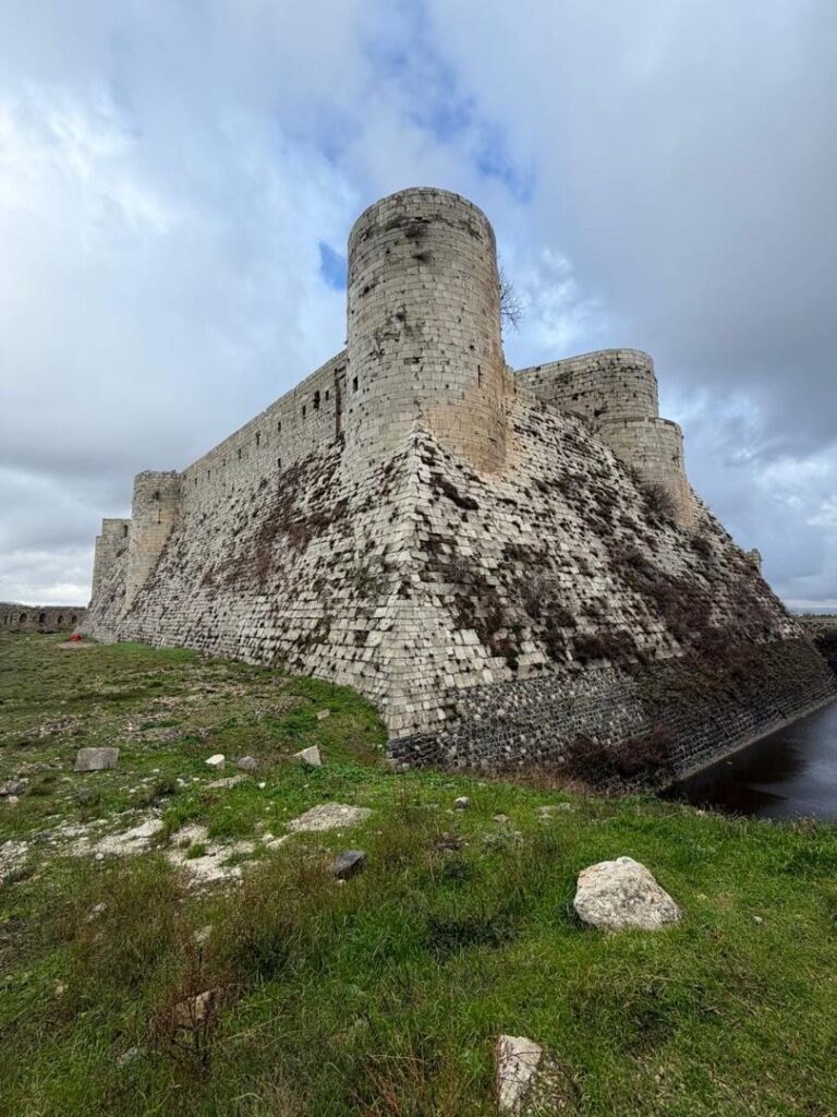 Le Krak des Chevaliers : la plus formidable forteresse des Croisés en Syrie whatsapp image 2026 07 01 at 5.18.56 pm (3)