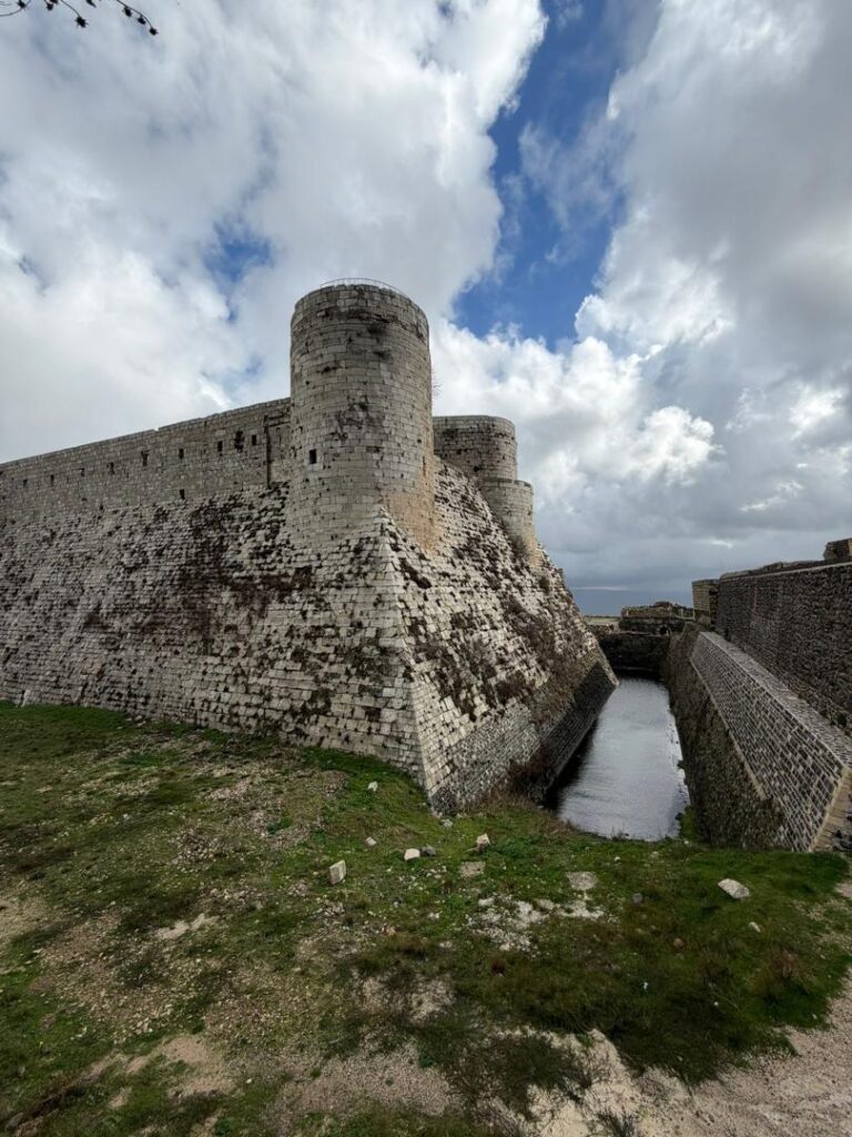 Le Krak des Chevaliers : la plus formidable forteresse des Croisés en Syrie whatsapp image 2026 07 01 at 5.18.56 pm (4)