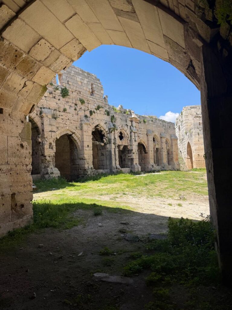 Le Krak des Chevaliers : la plus formidable forteresse des Croisés en Syrie whatsapp image 2026 07 01 at 5.18.59 pm (15)