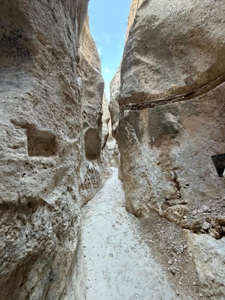 Maaloula, le village où l'araméen résonne encore au cœur des montagnes de Syrie whatsapp image 2026 07 08 at 12.26.56 am (19)